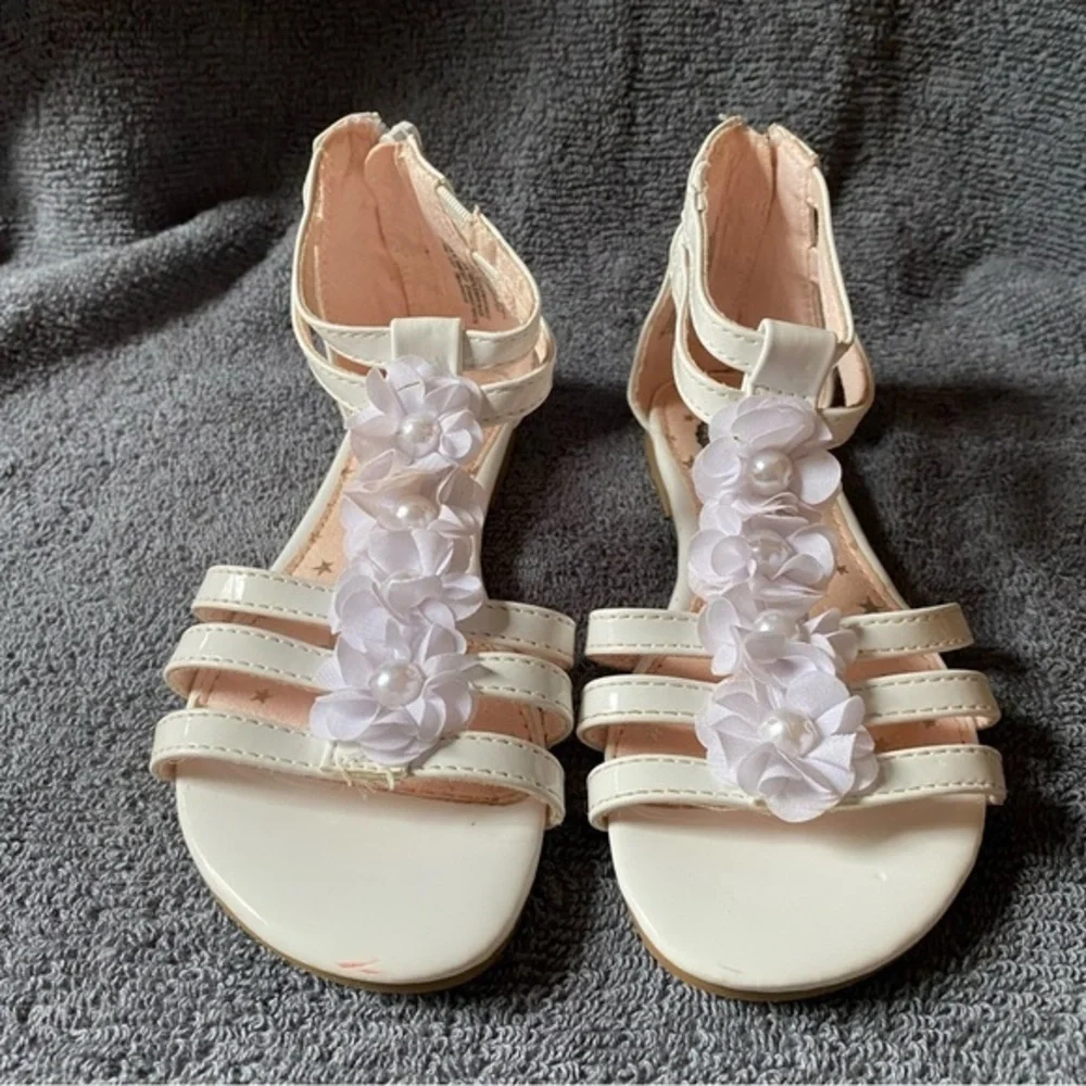 So Shoes Girls Sandal’s Size 12M White Zip In‎ Back